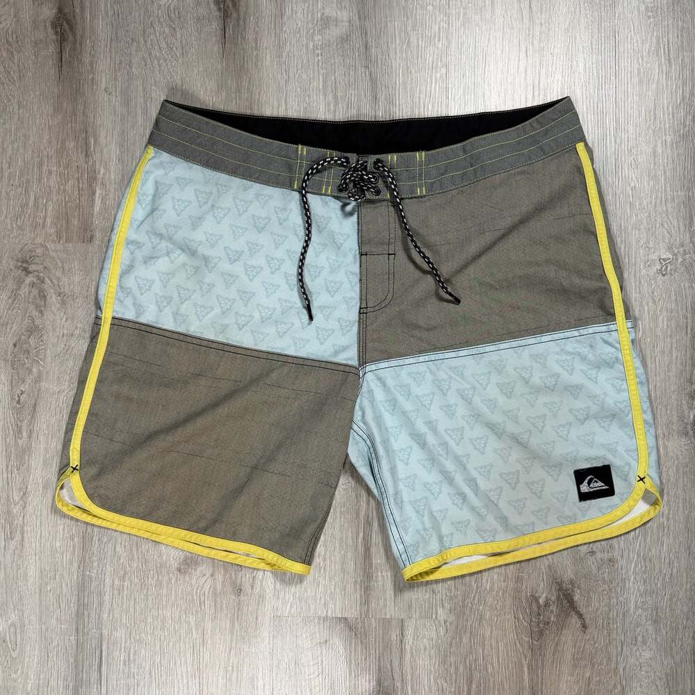 Quiksilver Men's Colorblock Board Shorts with Crab Logo Patch Y2K Surf